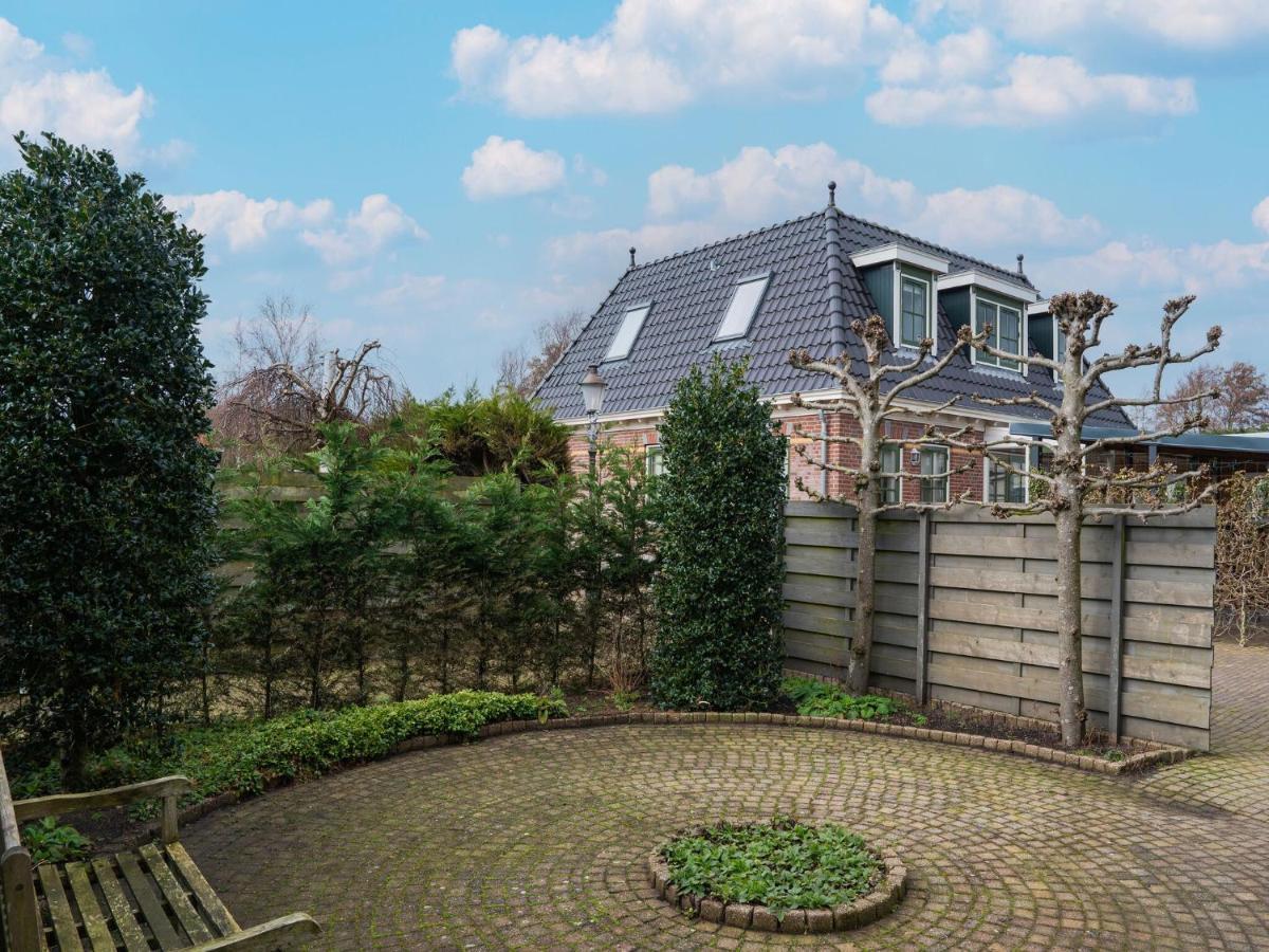 Quaint Summer Holiday Home in Egmond-Binnen with Garden Exterior foto