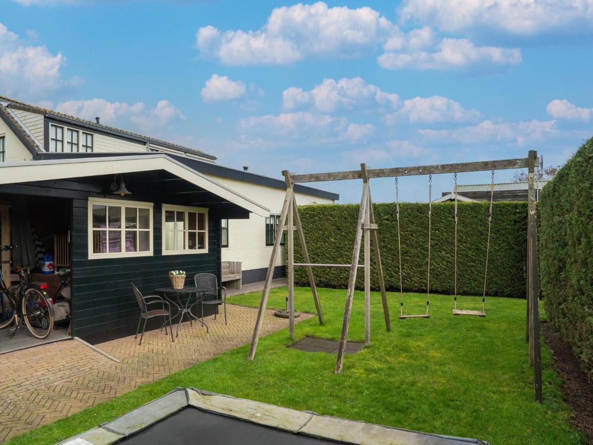 Quaint Summer Holiday Home in Egmond-Binnen with Garden Exterior foto